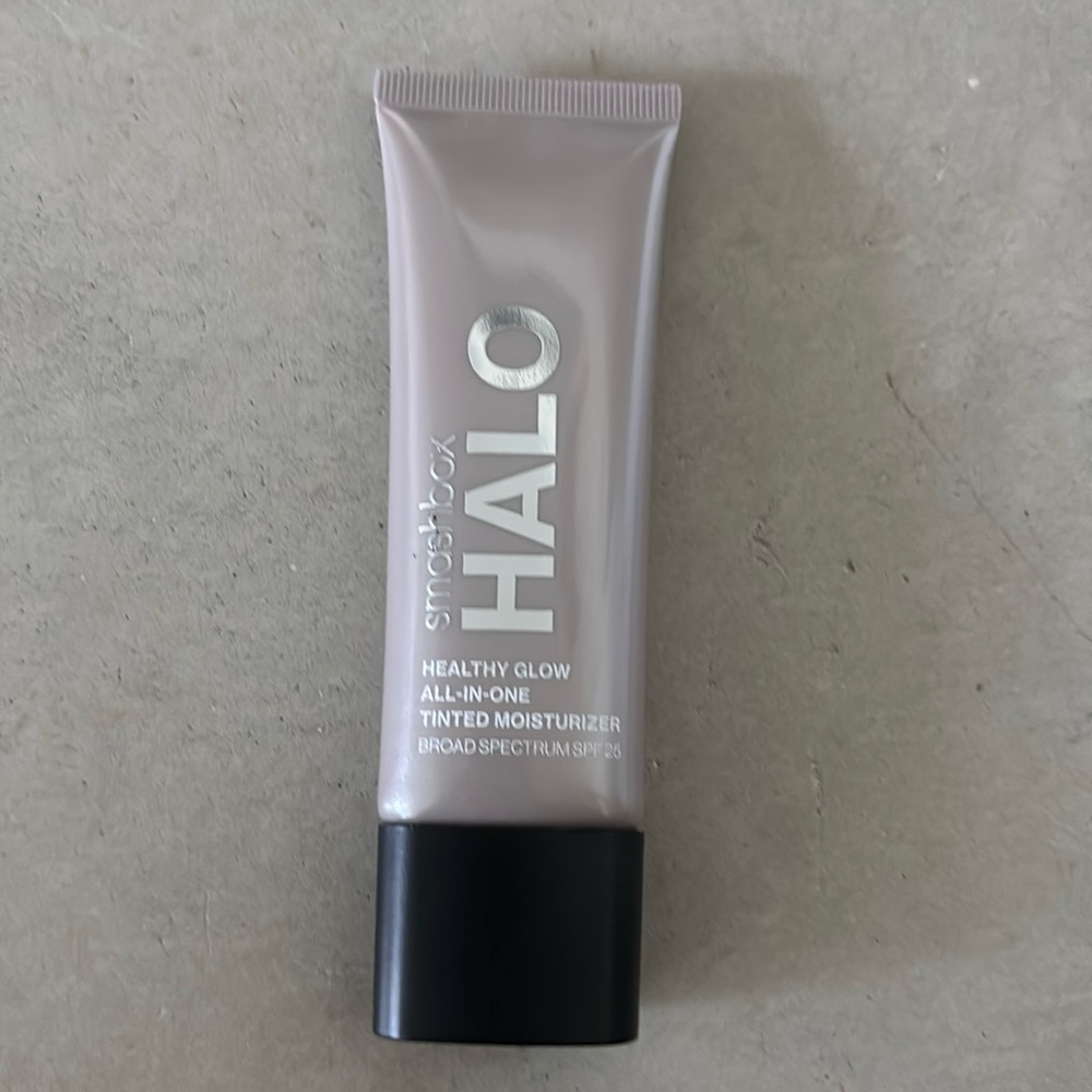 Sale! New, Sealed Smashbox HALO Healthy Glow Tinted Moisturizer SPF25